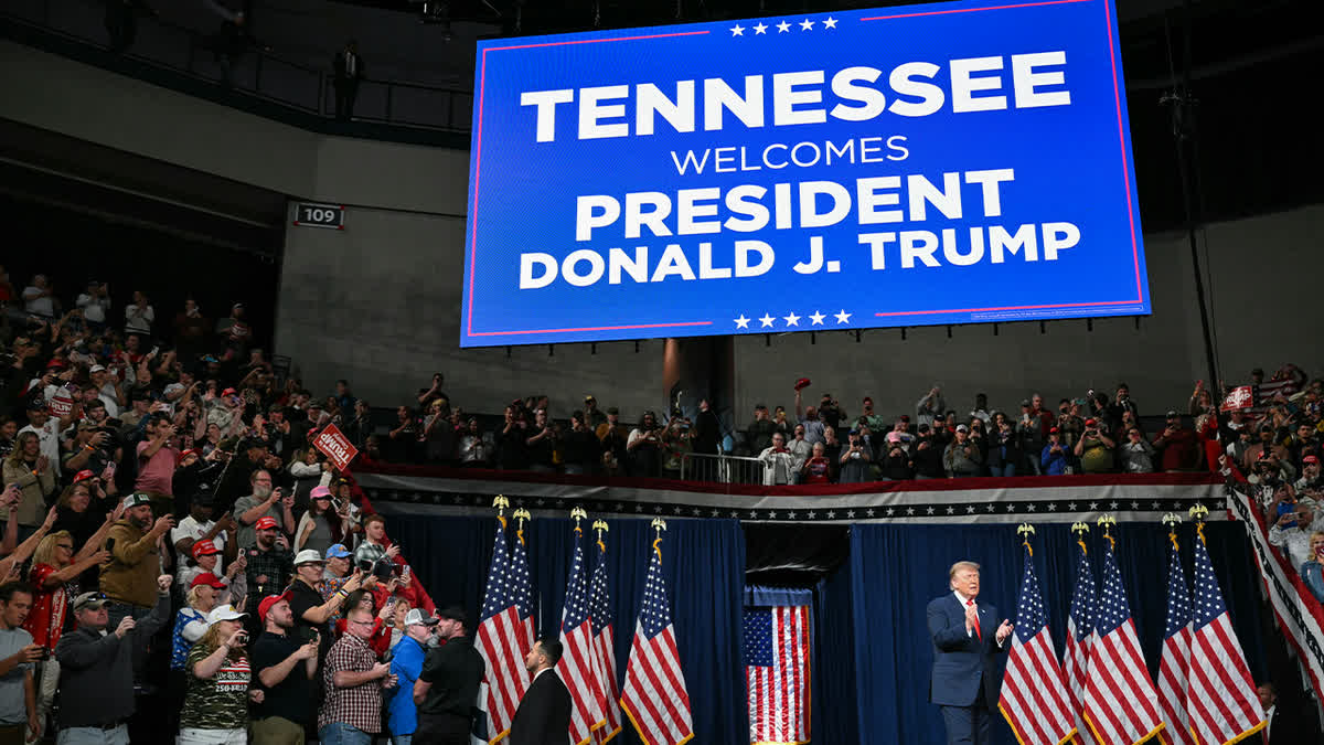 Trump walks in to a cheering crowd at the Clarksville rally